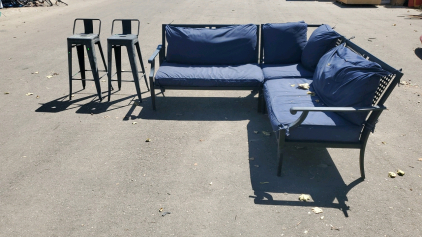 Outdoor Patio Furniture Sectional (2) Black Metal Bar Stools