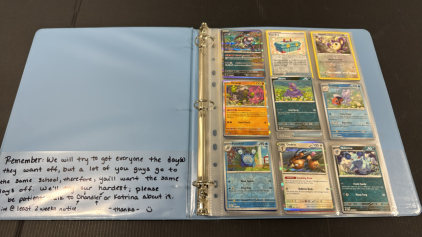 Huge Binder Of 160+ Pok&eacute;mon Cards With Tons Of Halos And Rares