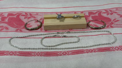 (1) Silver Toned Clear Stone Ring Set (1) Silver Toned Necklace And Bracelet (1) Silver Toned Earings