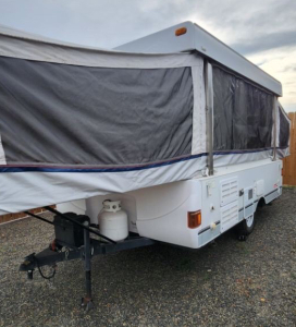 2004 COLEMAN FLEETWOOD FOLDING TRAILER - SLEEPS 5-6!