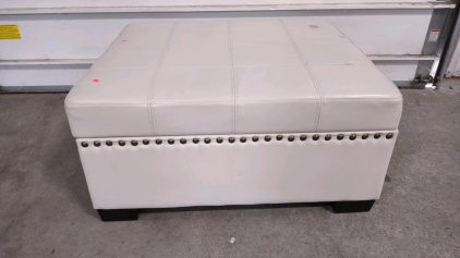 3'x 31"x 17&frac12;" (White) Storage Ottoman