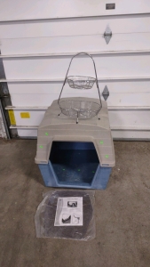 26&frac12;"x 30"x 26&frac12;" Country Barn Dog House & a 2-Teir Metal Fruit Basket