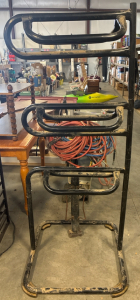 Saddle Rack H 5&rsquo; 10&rdquo; W 2&rsquo; 3.5&rdquo; and Post Rammer