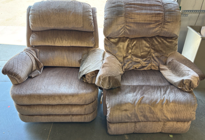 Set of 2 Recliners (Left) H 2&rsquo; 9.5&rdquo;, W 2&rsquo; 8&rdquo; (Right) H 2&rsquo; 11&rdquo;, W 2&rsquo; 9.5&rdquo;,