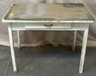 Antique Enamel Top Table / 25&rdquo; L x 40&rdquo; W x 32&rdquo; H