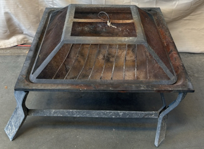 Outdoor Firepit / 30&rdquo; L x 30&rdquo; W x 20&rdquo; H