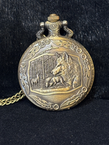 Vintage-Style Quartz Pocket Watch Featuring A Pack Of Wolves - Chain Included