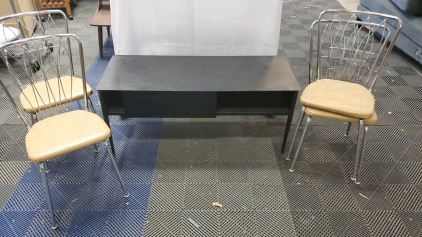 Metal Coffee Table And 4 Vintage Chairs