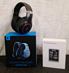 (1) KAPEYDESI Captain 400 Wireless Gaming Headset<br/>Connectivity: 2.4GHz wireless (via USB dongle), Bluetooth 5.2, & 3.5mm Wired Designed For Multi-Platform Use, Including PS5, PS4, Switch, PC, Mac, &m Mobile Devices; Xbox Series Compatibility Is Limit