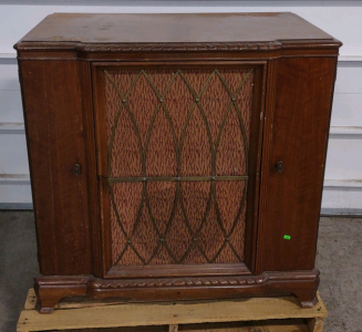 36&frac12;"x 20&frac12;"x 36" 1947 RCA Victrola Radio Record Player Console-Gutted