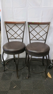 2 Bar Stools 40x16