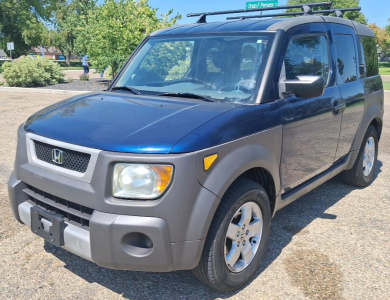 BANK REPO - 2003 HONDA ELEMENT - 4X4!