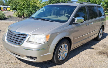 2008 CHRYSLER TOWN & COUNTRY - 126K MILES!