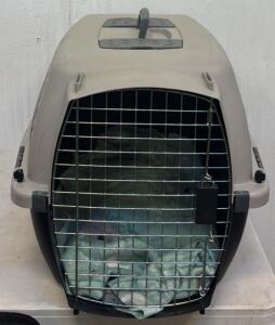 Medium-Sized Pet Carrier / 24&rdquo; L x 14&rdquo; W x 18&rdquo; H