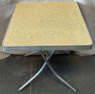 Vintage Square Table / 29&rdquo; L x 29&rdquo; W x 28&rdquo; H