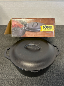 Lodge 7 Quart Cast Iron Dutch Oven With Lid ( like-New Condition)