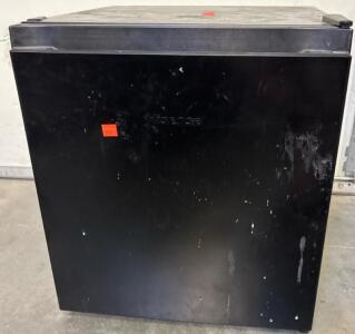 Hisense Minifridge H 1&rsquo; 7.5&rdquo; W 1&rsquo; 5.5&rdquo; L 1&rsquo; 6.5&rdquo;