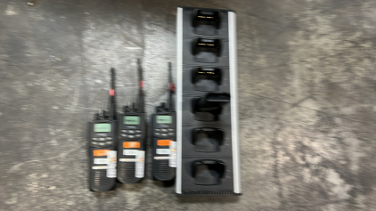 EF Johnson 5100 Walkie Talkie