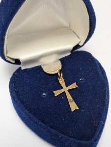 10K 0.5G Cross Pendant
