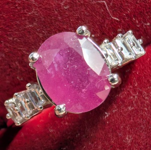 3.5G Silver Ruby Ring Approx. 2.5ct