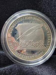 (1) 1992 US Constitution Bicentennial Commemorative Pure Silver Dollar