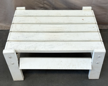 Small Plastic Bench / 22&rdquo; L x 32&rdquo; W x 15&rdquo; H