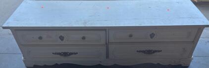 White Dresser H 1&rsquo; 11&rdquo; W 6&rsquo; L 1&rsquo; 7&rdquo;