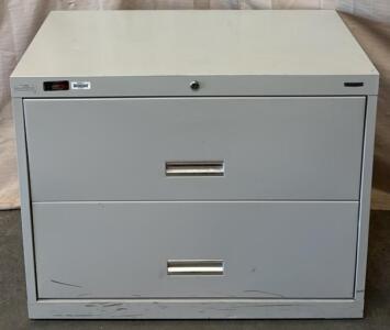2-Drawer Filing Cabinet / 18&rdquo; L x 36&rdquo; W x 28.5&rdquo; H