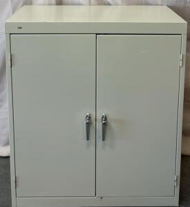 Metal Cabinet / 18&rdquo; L x 36&rdquo; W x 41.5&rdquo; H