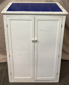 Large White Cabinet / 22&rdquo; L x 33&rdquo; W x 48.5&rdquo; H