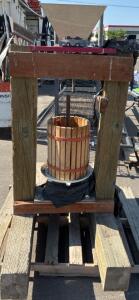 Fruit Press / H 4&rsquo; 8&rdquo; W 2&rsquo; 4&rdquo; L 4&rsquo;