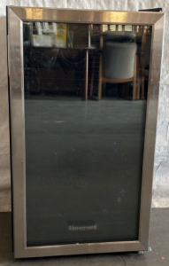 Honeywell MiniFridge H 2&rsquo; 9&rdquo; W 1&rsquo; 7&rdquo; L 1&rsquo; 5.5&rdquo;