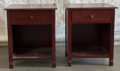Set of 2 Endtables H 2&rsquo; 3&rdquo; W 1&rsquo; 10&rdquo; L 1&rsquo; 5.5&rdquo;
