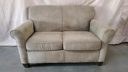Flexsteel Love Seat 55"x 31"x 36"