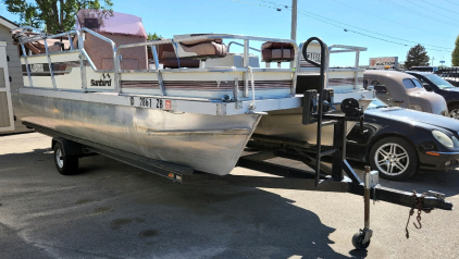 1990 18' Lowe Sunbird Pontoon Boat on Trailer