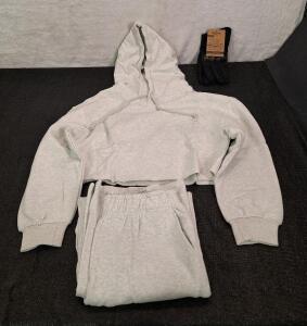 (1) HDV Threads Women's Cropped Fleece Hoodie, Small , (1) HDV Threads Women's Fleece Sweatpants, Small & (1) Pair Of RIGWARL Gloves, Medium