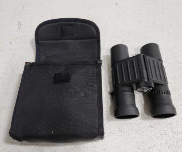 (1) Cabela's 10x25 Waterproof Binoculars