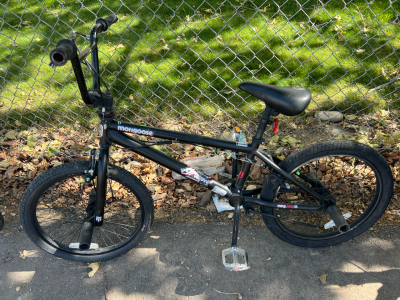 Black 26&rdquo; mongoose bike with pegs