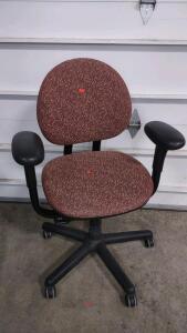 (Red) Steelcase Special Edition &ldquo;Fern&rdquo; Criterion Office Desk Chair Made in USA