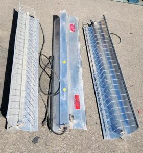 3 Hanging Heat Lamps With Time Dial..4' Long