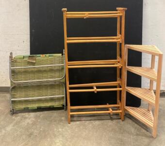 (2) Wooden Racks And Collapsible Sun Lounge