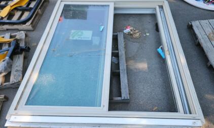 Ply Gem Pro 960 Series Sliding Glass Door, Serial 1102*11*0001*F