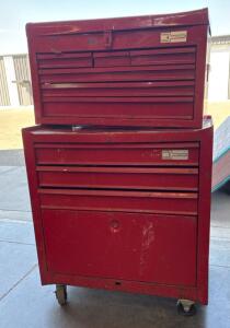 Set of 2 Toolboxes H 2&rsquo; 5&rdquo; W 2&rsquo; 3&rdquo; L 1&rsquo; 6&rdquo;, H 1&rsquo; 3&rdquo; W 2&rsquo; 2&rdquo; L 1&rsquo;