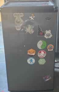 Sanyo Mini Fridge H 2&rsquo; 8.5&rdquo; W 1&rsquo; 6.5&rdquo; L