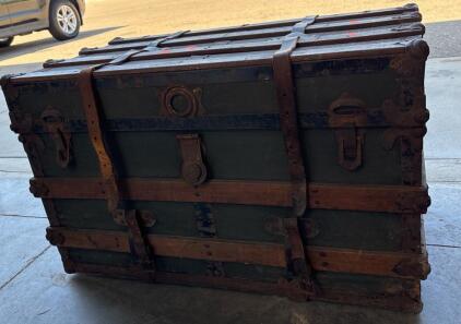Vintage Trunk H 1&rsquo; 8&rdquo; W 2&rsquo; 8&rdquo; L 1&rsquo; 6&rdquo;