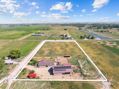 8627 Dewey Road Emmett, ID 83617