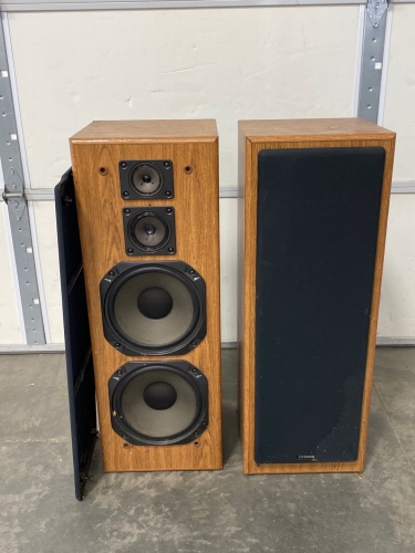 Pair of Fisher Speakers Please Inspect