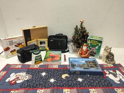 10.1&rdquo; Acer Aspire One Netbook Laptop, Count counting money Jar, travel case, assorted Christmas decor and knick knack