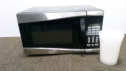 Hamilton Beach Microwave and Food Containers