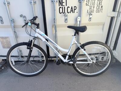 (1) RoadMaster Granite Peak Mountain Bike
